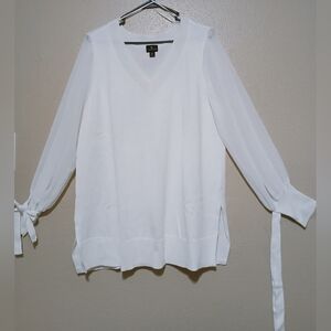 Women's NWOT elegant white v-neck sweater-like blouse, sheer L/S